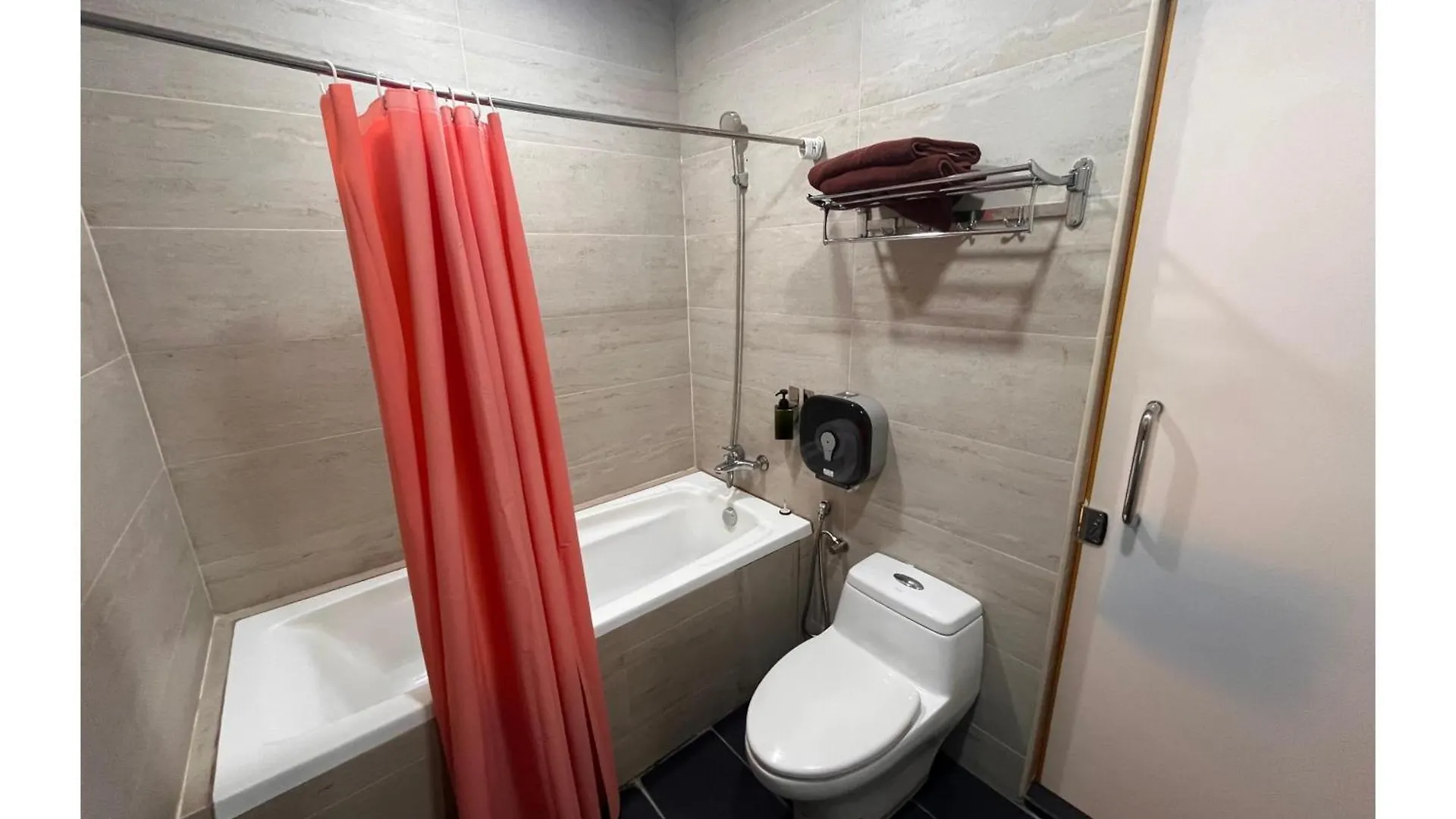 Capital O 91074 Grand World Hotel Johor Bahru Malezya
