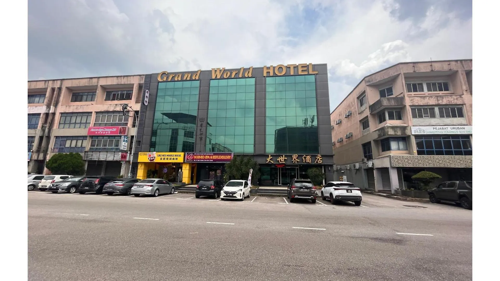 Capital O 91074 Grand World Hotel Johor Bahru
