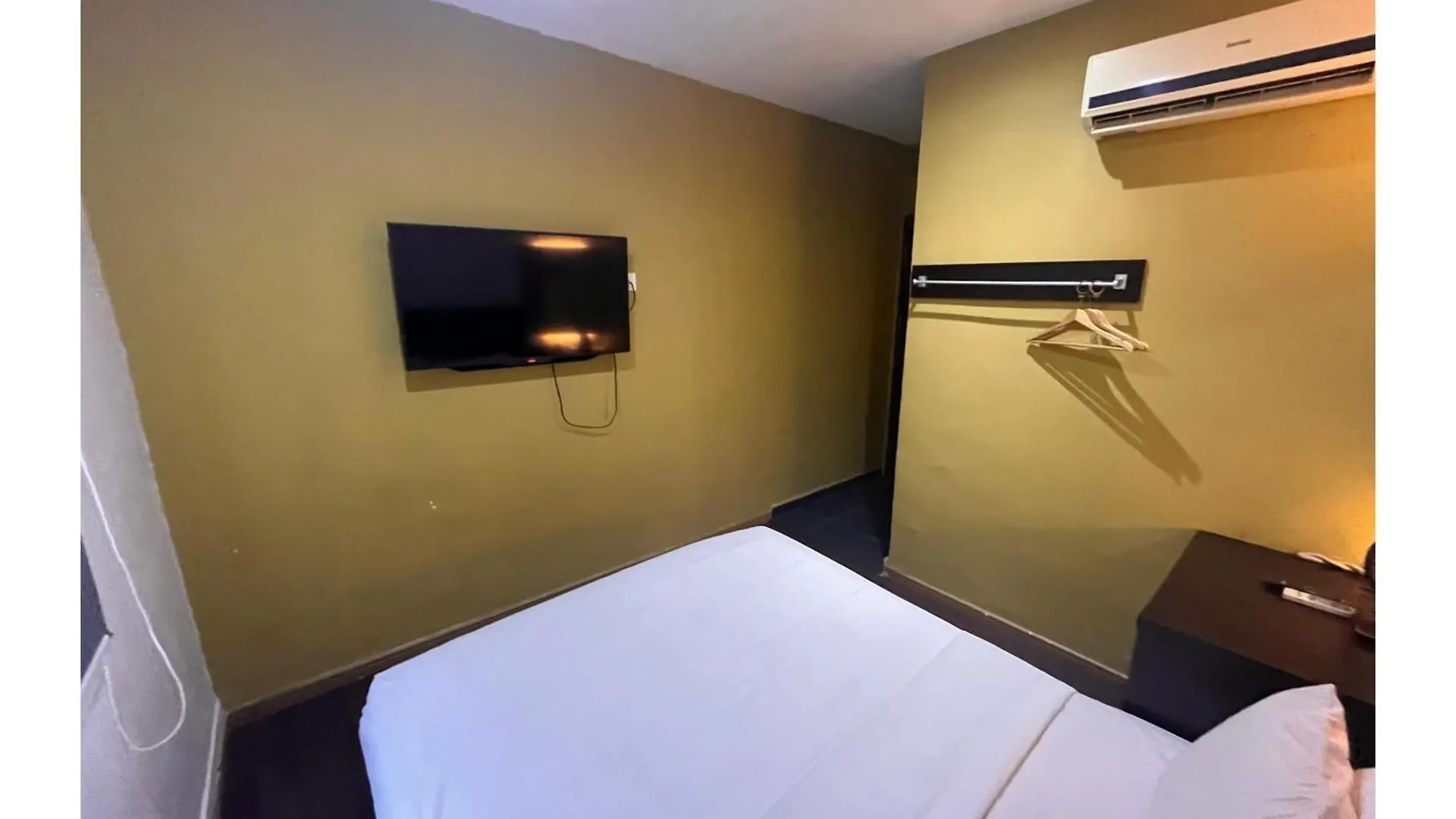 Capital O 91074 Grand World Hotel Johor Bahru 3*,  Malezya