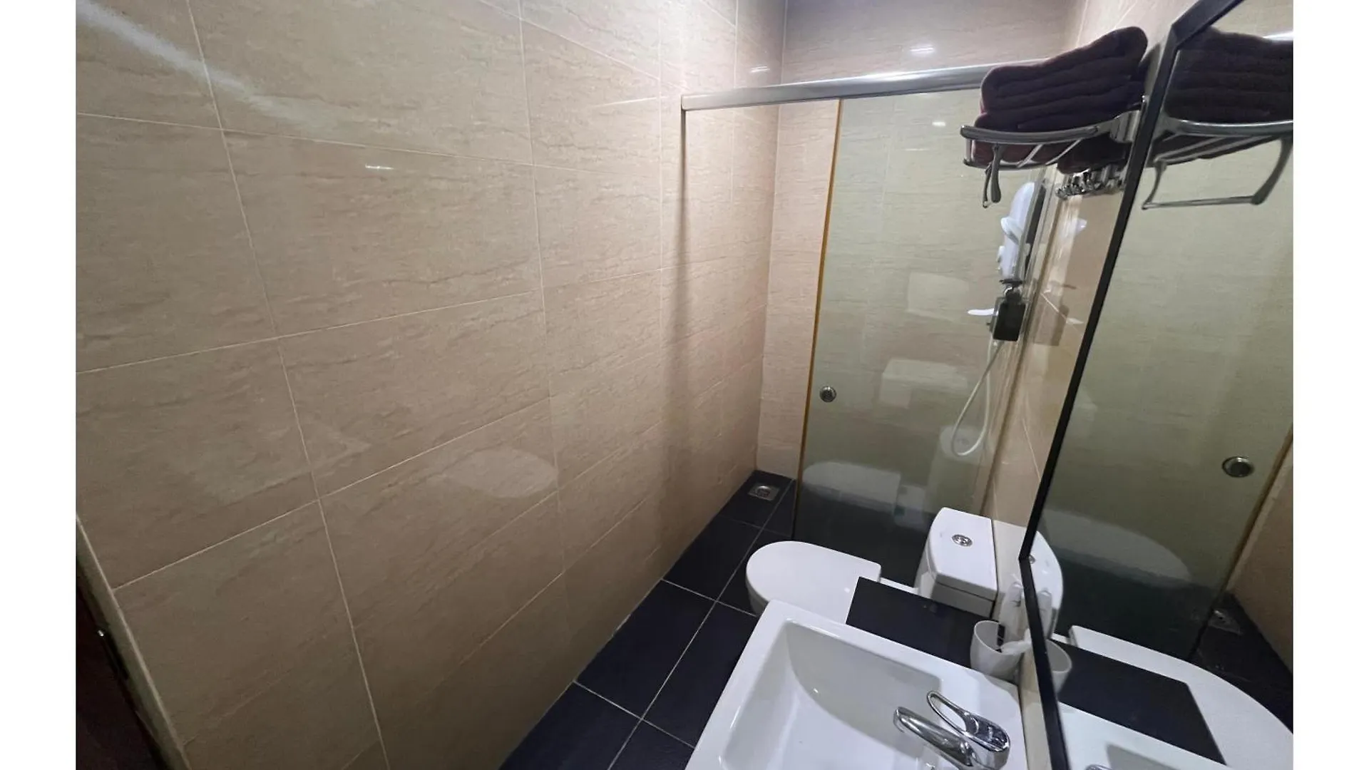 Capital O 91074 Grand World Hotel Johor Bahru 3*,