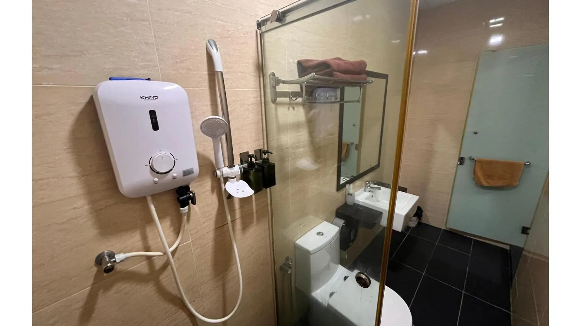 Capital O 91074 Grand World Hotel Johor Bahru