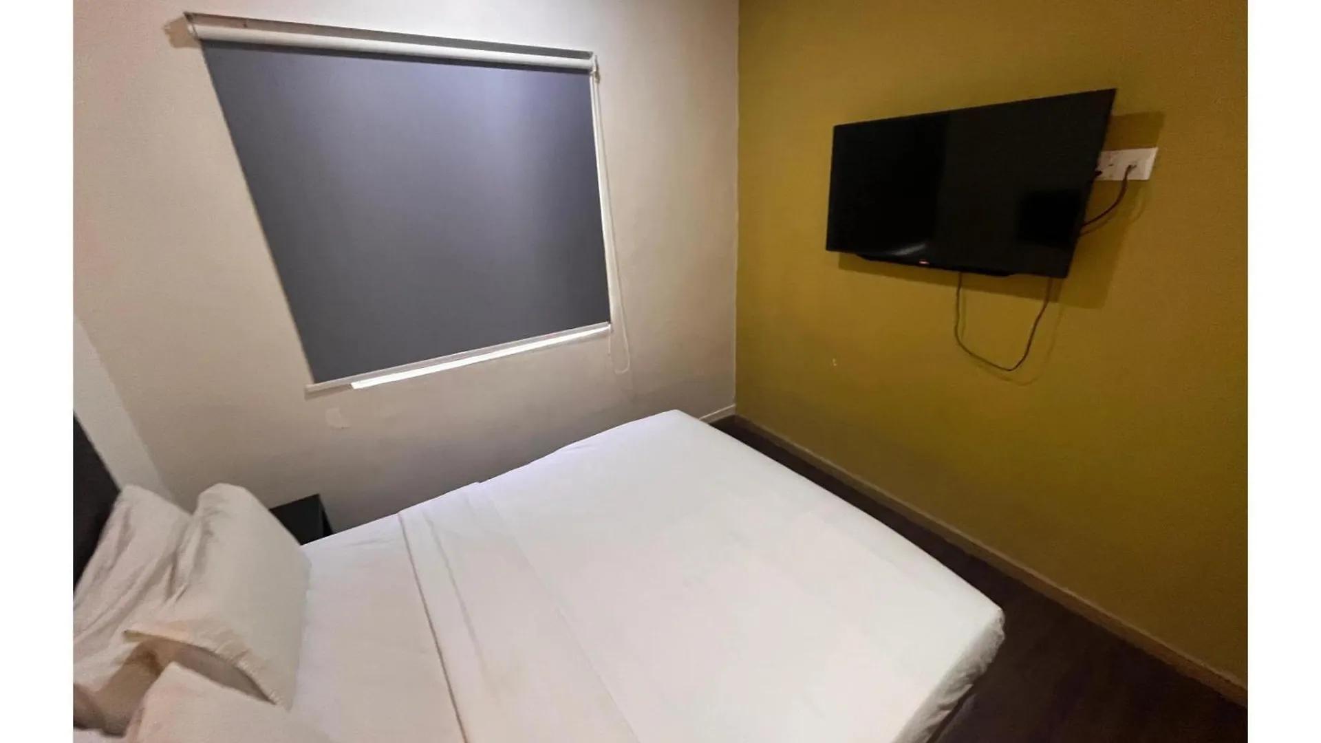 Capital O 91074 Grand World Hotel Johor Bahru