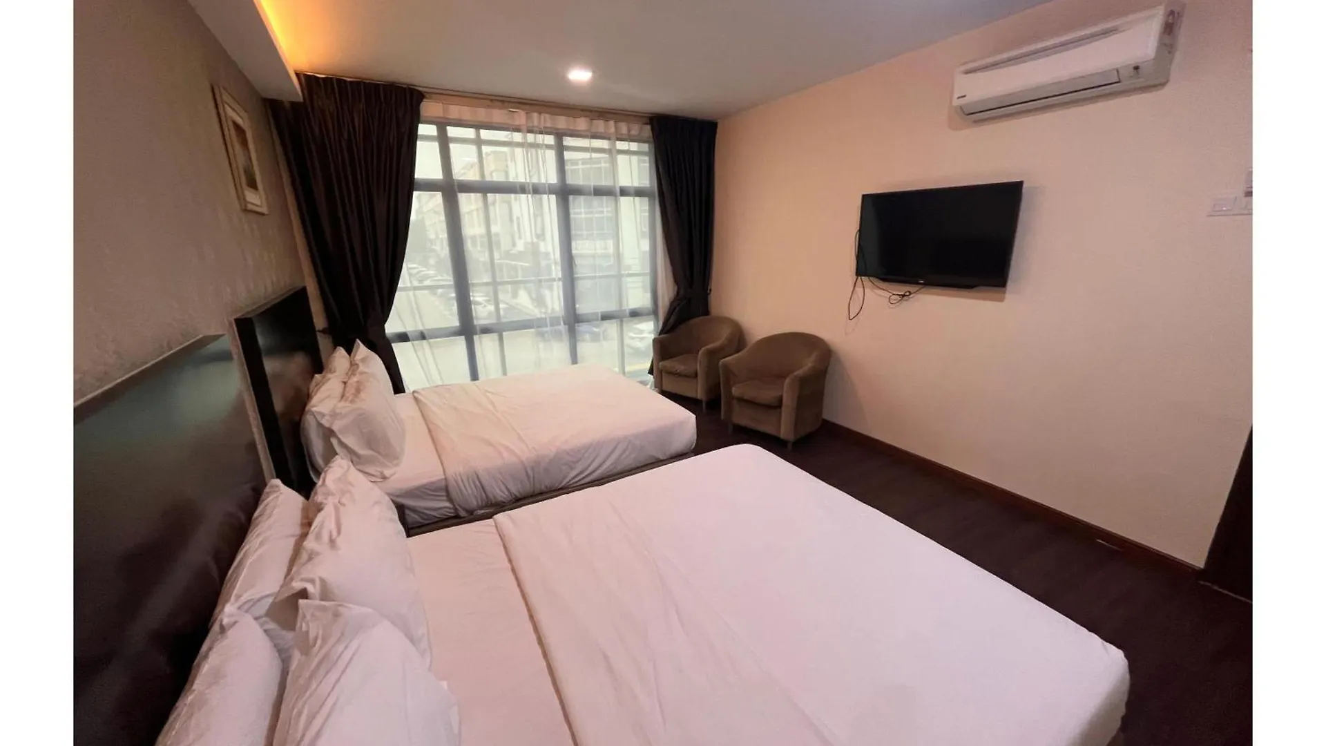 Capital O 91074 Grand World Hotel Johor Bahru