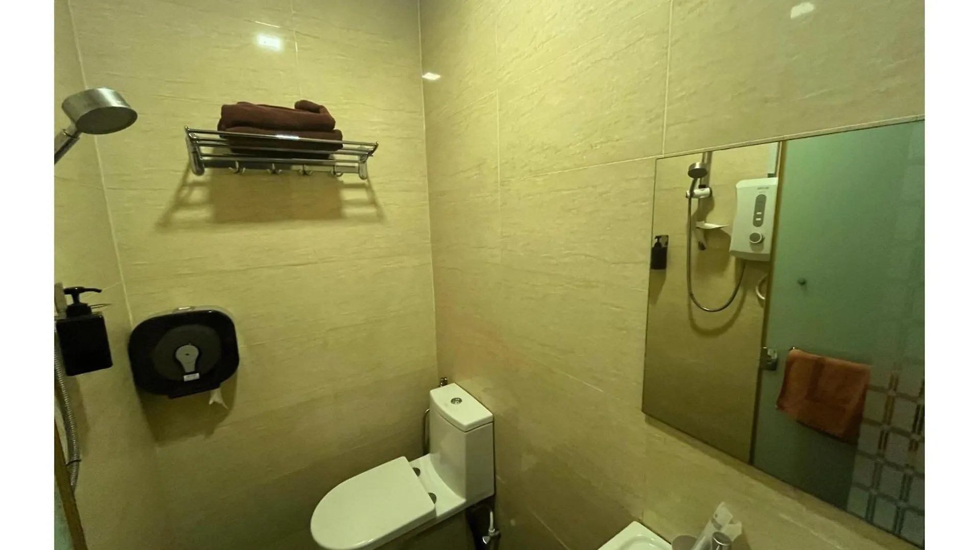 Capital O 91074 Grand World Hotel Johor Bahru