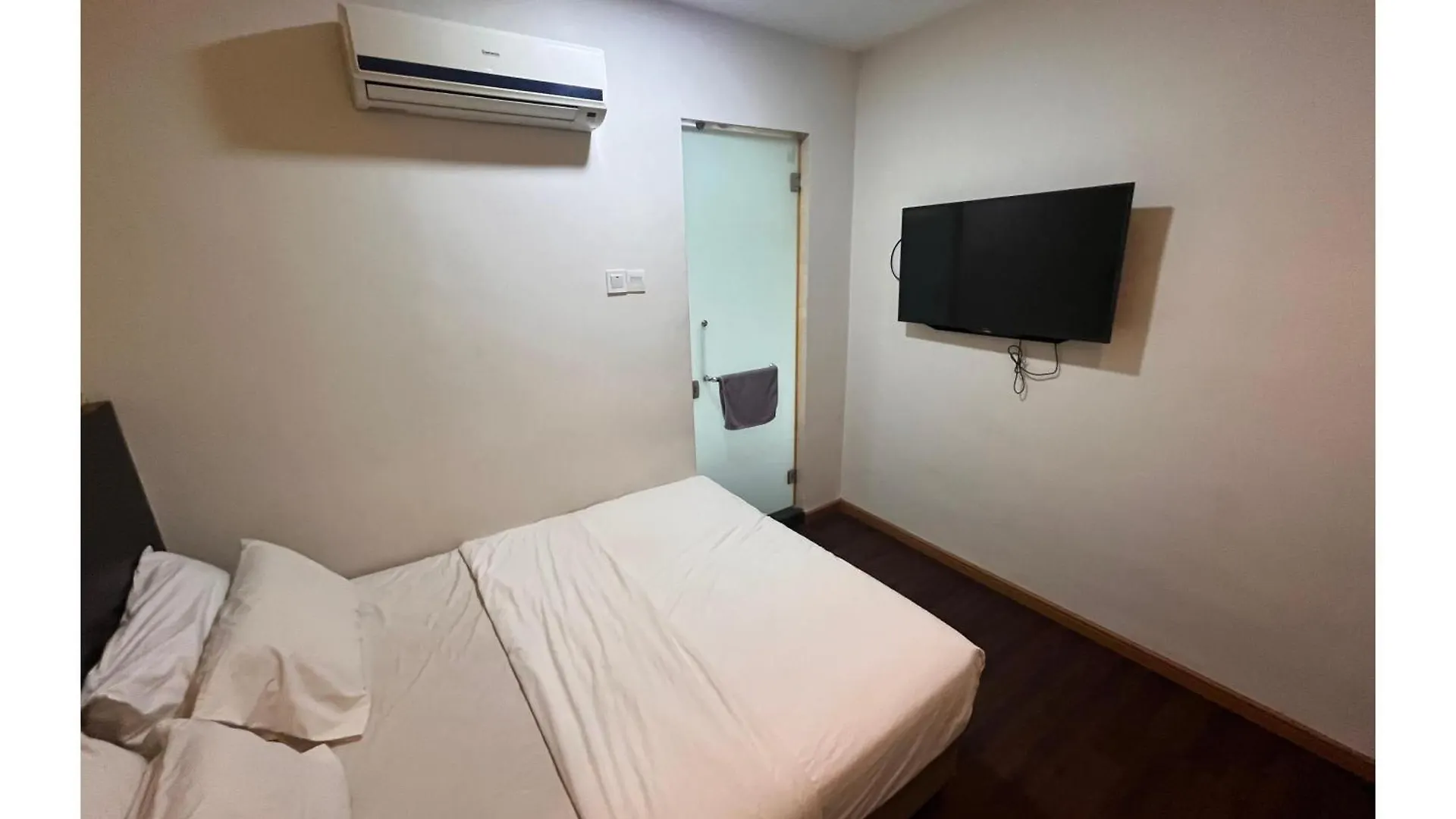 Capital O 91074 Grand World Hotel Johor Bahru