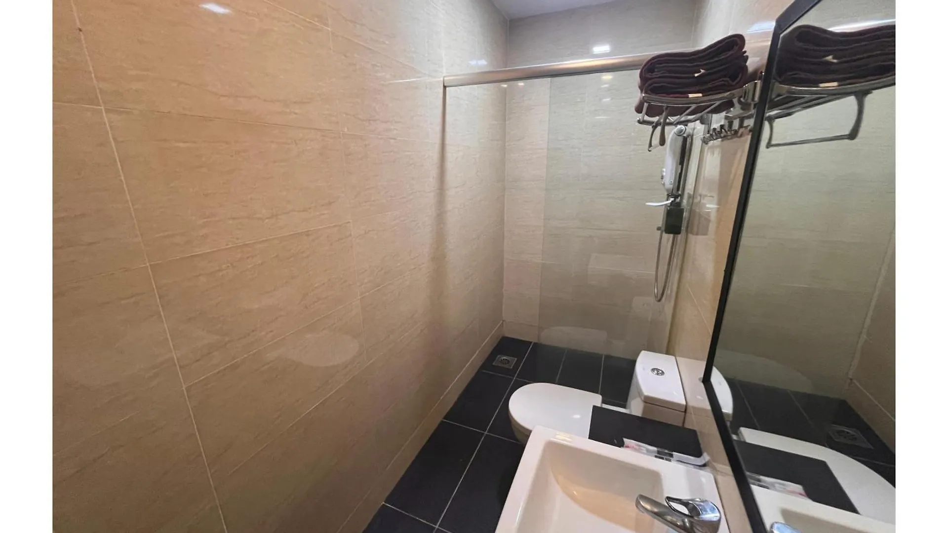 Capital O 91074 Grand World Hotel Johor Bahru