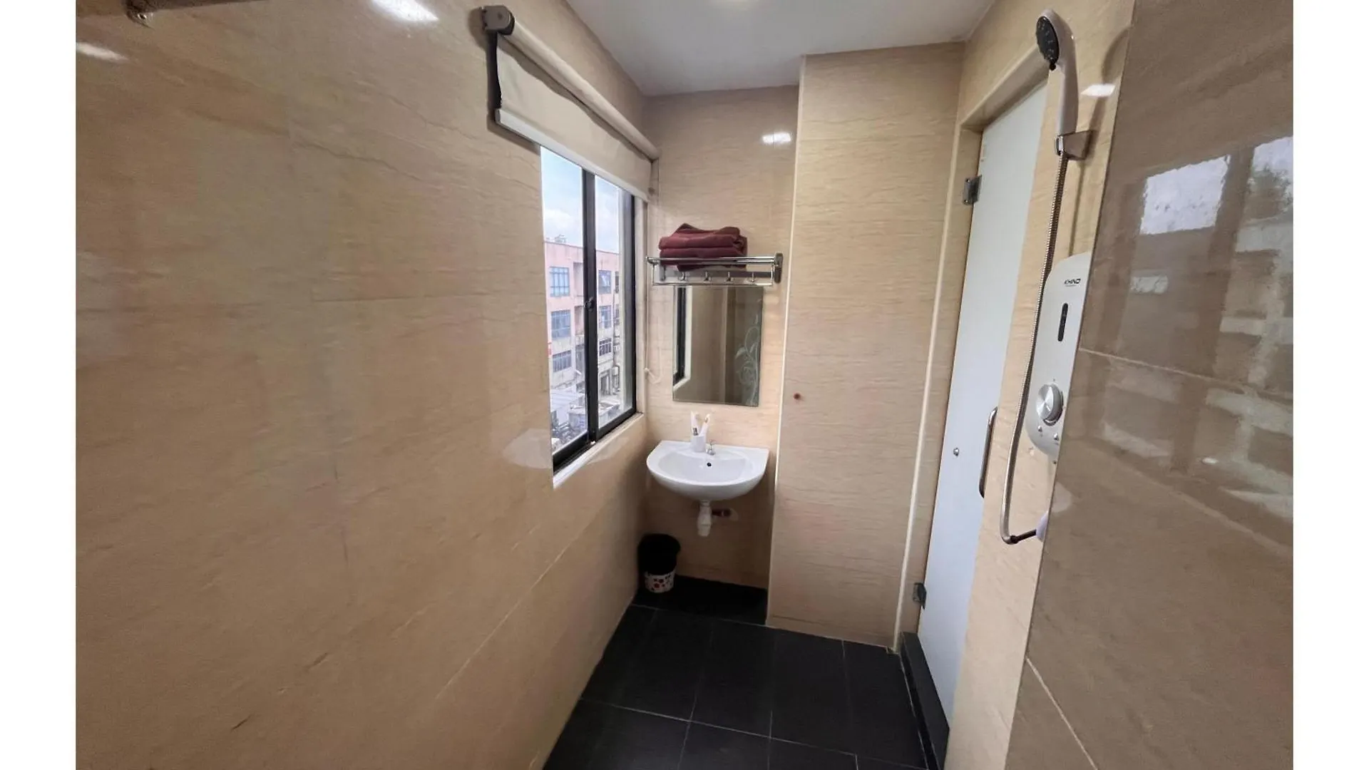 Capital O 91074 Grand World Hotel Johor Bahru