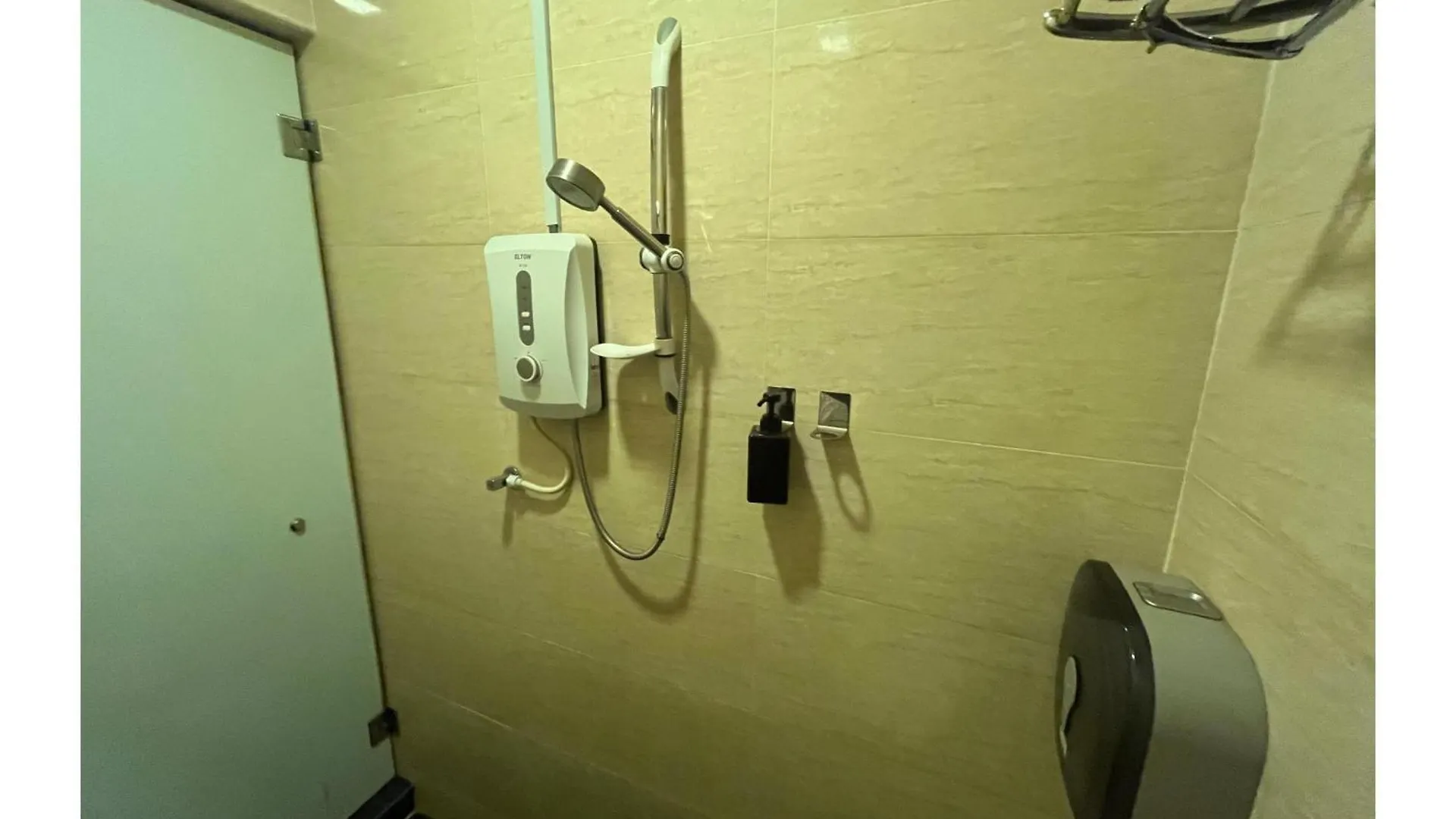 Capital O 91074 Grand World Hotel Johor Bahru