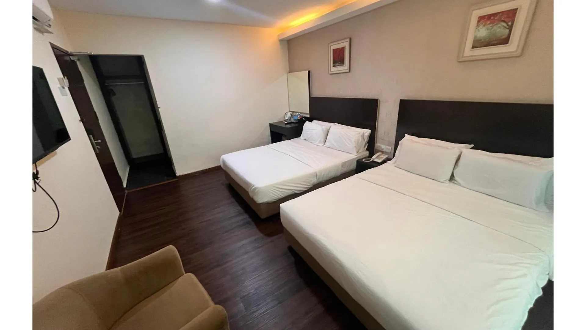 Capital O 91074 Grand World Hotel Johor Bahru 3*,