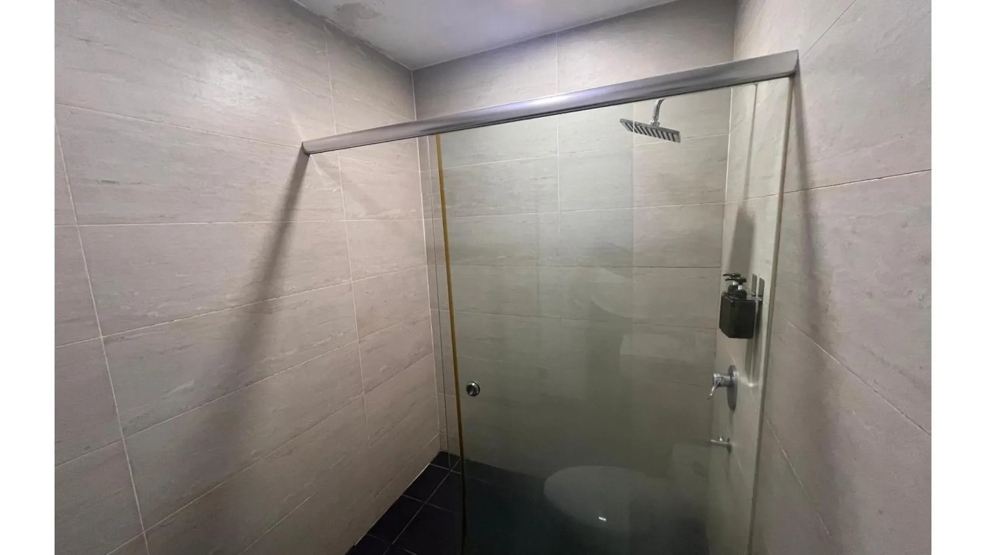Capital O 91074 Grand World Hotel Johor Bahru