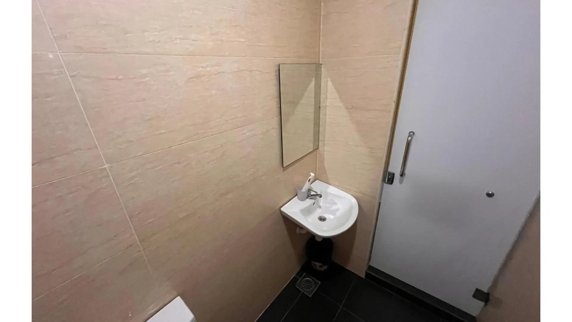 Capital O 91074 Grand World Hotel Johor Bahru 3*,