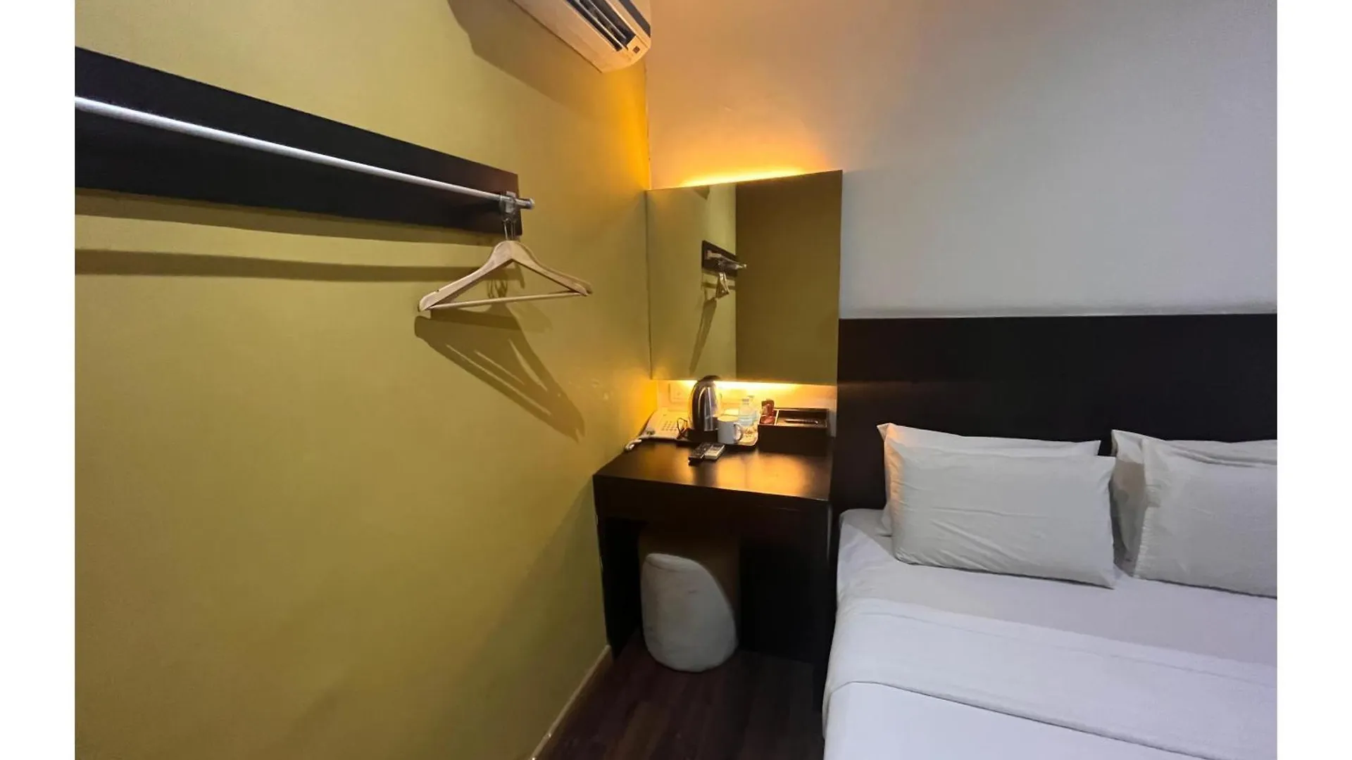 Capital O 91074 Grand World Hotel Johor Bahru