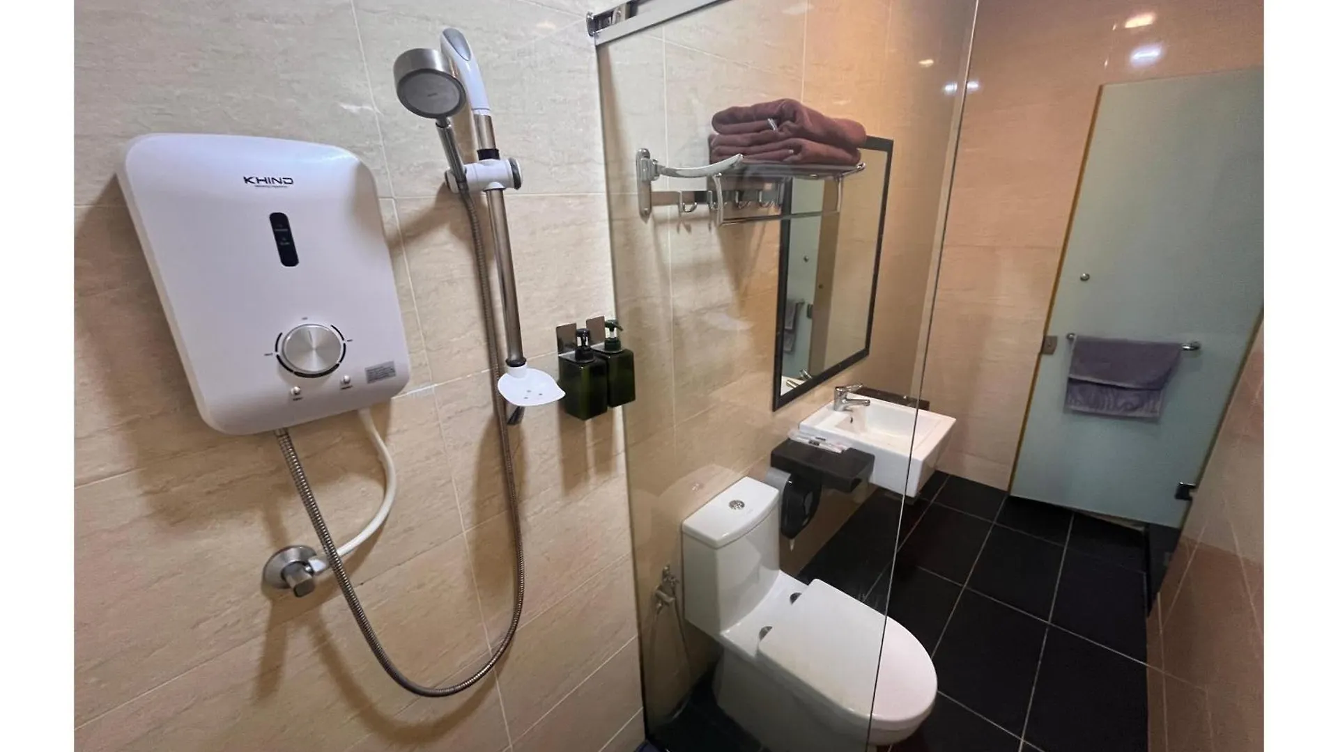 Capital O 91074 Grand World Hotel Johor Bahru
