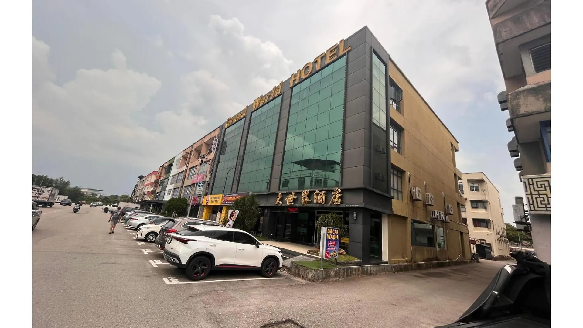 Capital O 91074 Grand World Hotel Johor Bahru