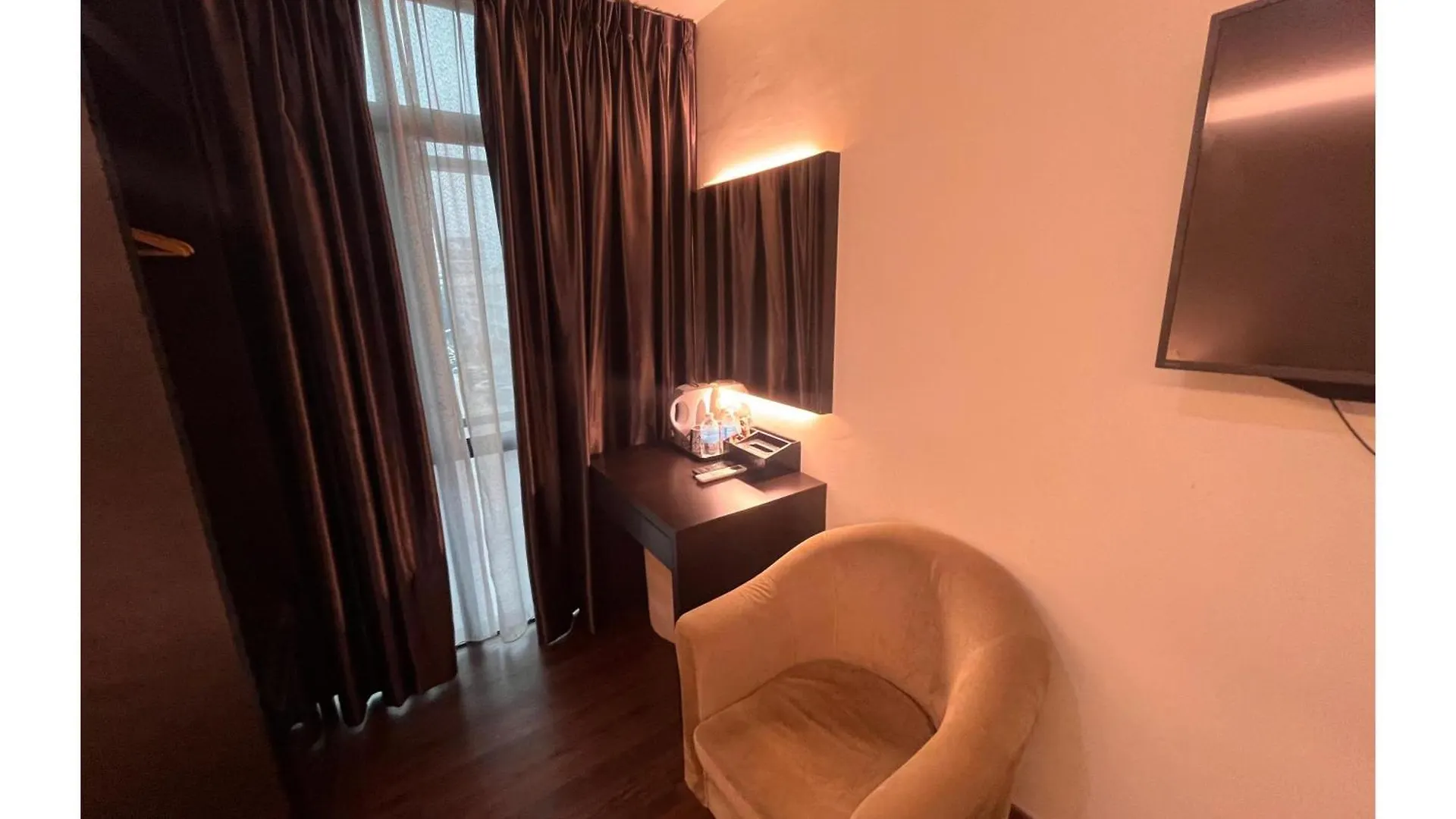 Capital O 91074 Grand World Hotel Johor Bahru