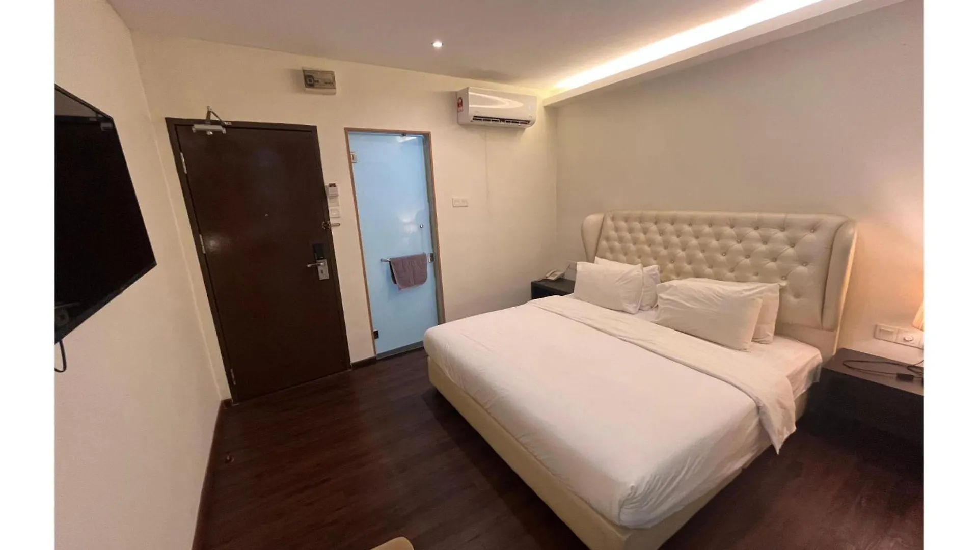 Capital O 91074 Grand World Hotel Johor Bahru 3*,