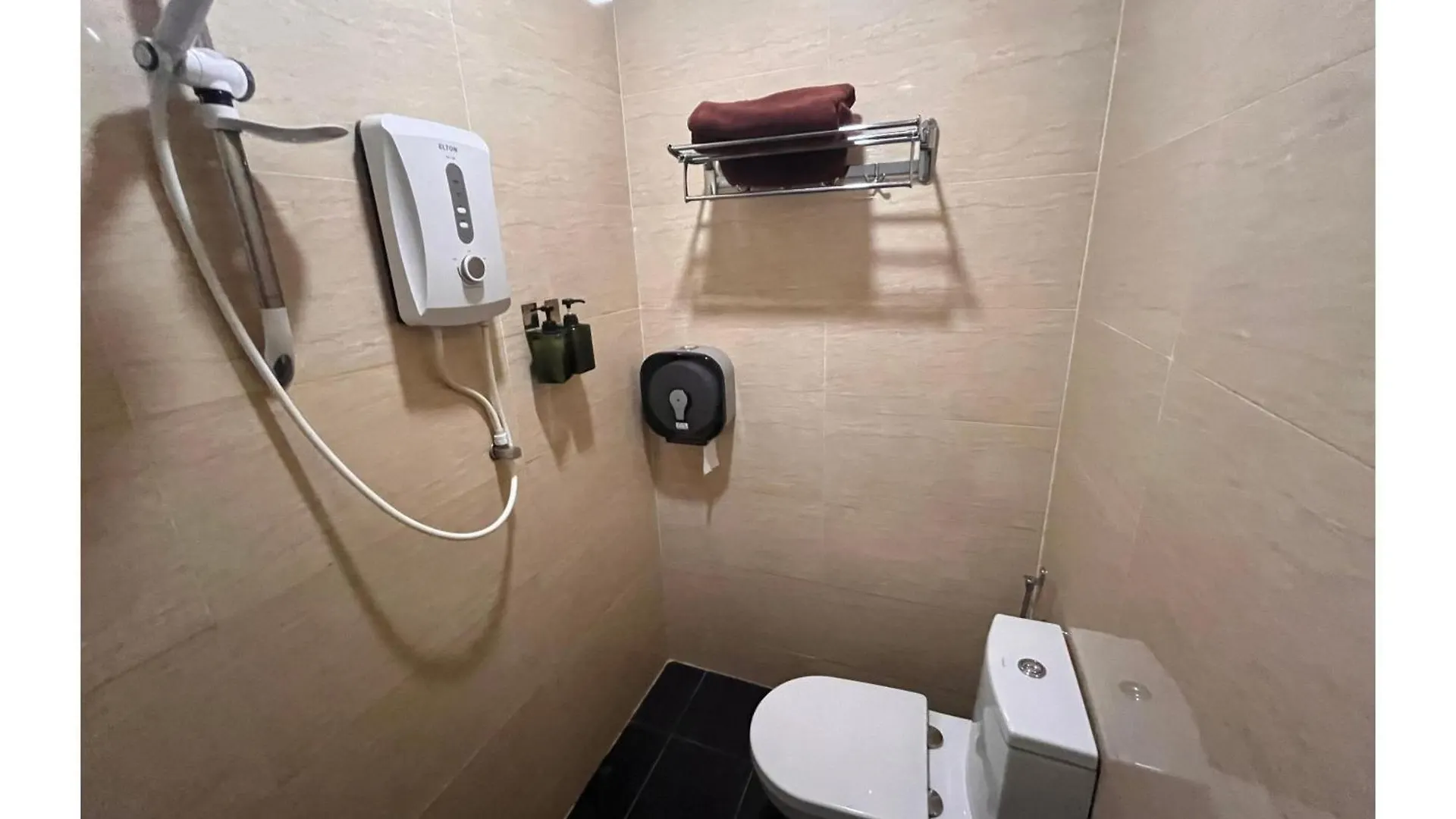 ***  Capital O 91074 Grand World Hotel Johor Bahru Malaisie